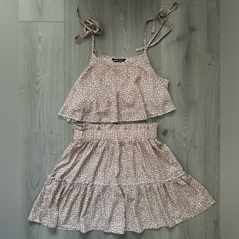 Shein Floral Two-Piece Set in Khaki Brown in Size M